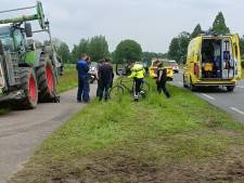 Fietser gewond bij ongeval met tractor op de N317 in Breedenbroek
