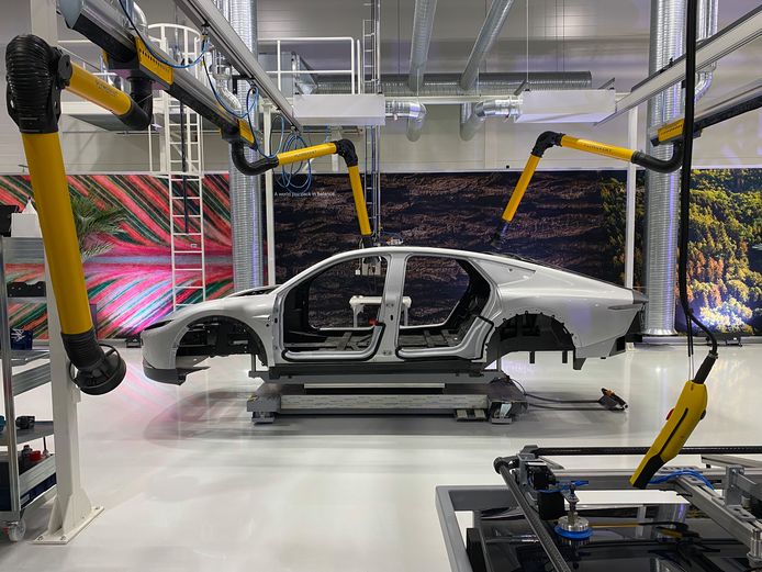 De Nederlandse Lightyear 0 is officieel in productie, als eerste zonnecelauto ter wereld.