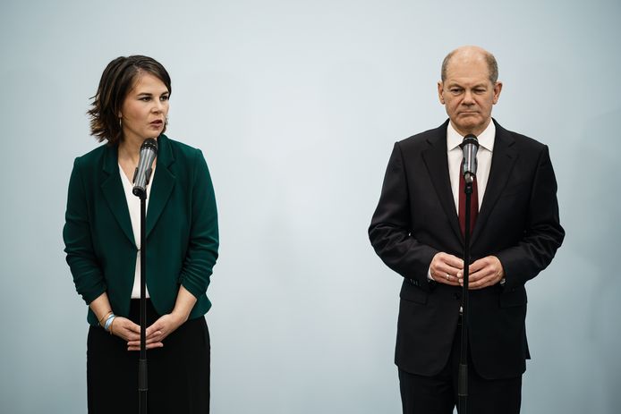 Annalena Baerbock (Groenen) en Olaf Scholz (SPD)