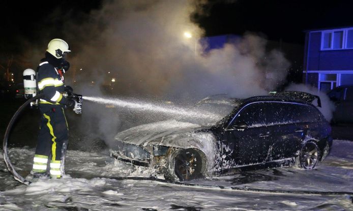 BMW brandt volledig uit in Den Bosch Den Bosch Vught bd.nl