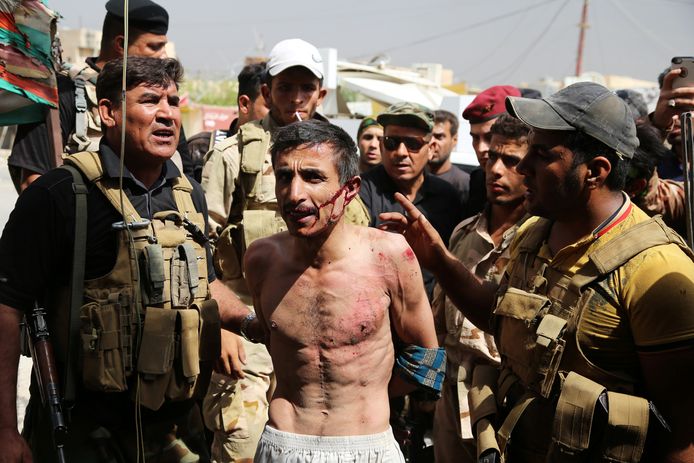 Irak vraagt een forse som voor gevangen genomen IS-strijders.
