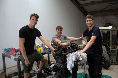 Siem, Bjorn en Sander tikten een trekker uit Wit-Rusland op de kop en doen nu mee aan trekkertreks