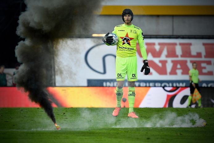 De fans van Zulte Waregem hielden een protest in de beginfase.