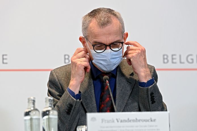 Minister van Volksgezondheid Frank Vandenbroucke tijdens een persconferentie over de coronamaatregelen eind december 2021.
