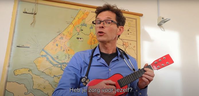 In het filmpje is te zien hoe verschillende huisartsen patiënten een hart onder de riem steken