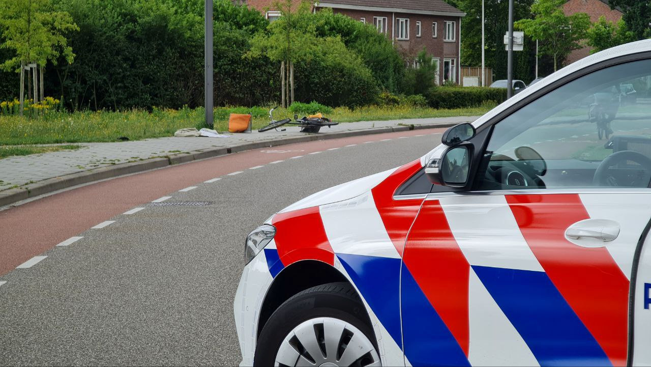 Automobilist Rijdt Door Na Aanrijding In Losser Fietser Gewond Naar 