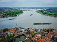 Het Drierivierenpunt in Dordrecht vanuit de lucht.