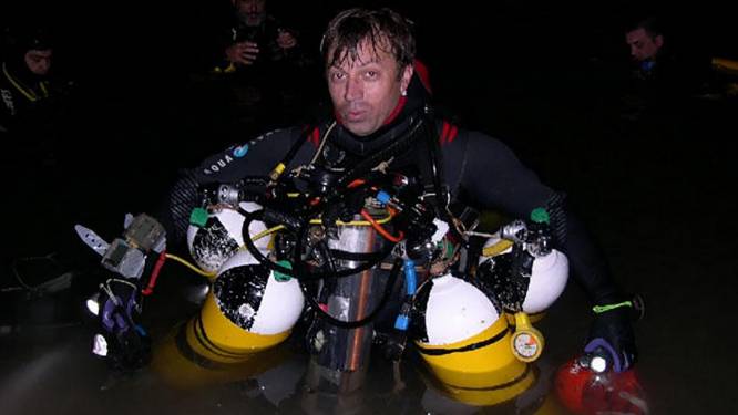 Avontuurlijke duiker exploreert grottencomplex 40 meter onder de grond. Maar plots laat zijn zuurstof het afweten