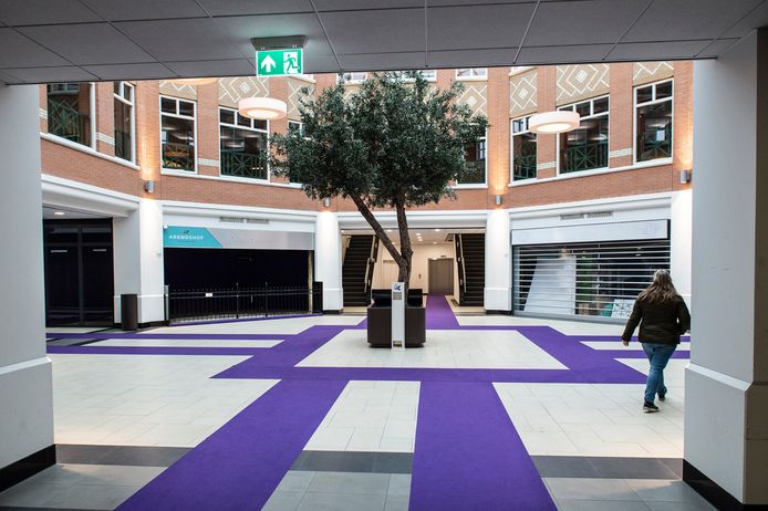 Leegte in Arendshof 2, waar over enkele jaren het nieuwe gemeentehuis komt.