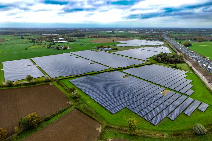 Zonnepark in weilanden bij Wilp, onder de rook van Deventer.