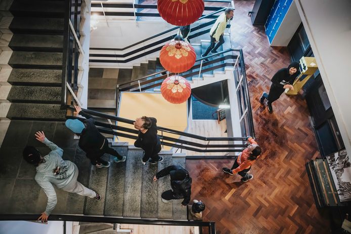 Tijdens de KLM Urban Trail lopen pakweg 3.000 man door de binnenstad van Breda, dwars door allerlei markante panden. Een van de nieuwste locaties dit jaar is de Escape Room aan de Oude Vest.