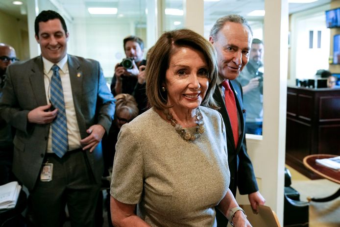 Speaker of the House Nancy Pelosi en Minderheidsleider in de Senaat Chuck Schumer nadat Trump het einde van de shutdown aankondigde.