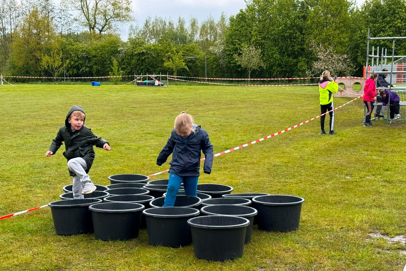 Hindernissenloop als alternatief voor scholenveldloop: “Samenwerken ...