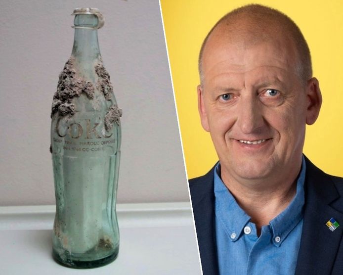 Schepen Herman Minnen ontdekte in de afgebroken Spinhallen een oud Coca Cola-flesje, mét boodschap in.