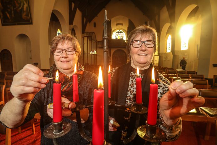 Elvire & Denise in de Sint-Jozefkerk in Gooreind.