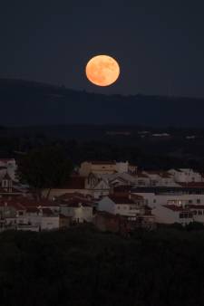 Qu’est-ce que la “pleine lune des fraises”, observable ce dimanche à l’aube?