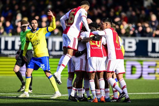 Ajax viert de 0-4.