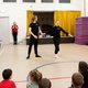 Schoolklas met vluchtelingenkinderen in Amsterdam-Noord krijgt balletles van Oekraïense dansstudenten