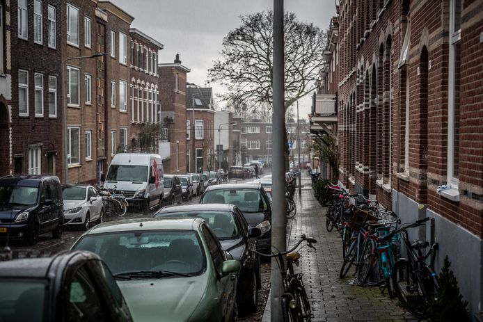 Arnhem is stukken betaalbaarder dan Amsterdam, weet Michael (23). Toch zal hij voor meer werk in zijn veld naar de hoofdstad verhuizen.