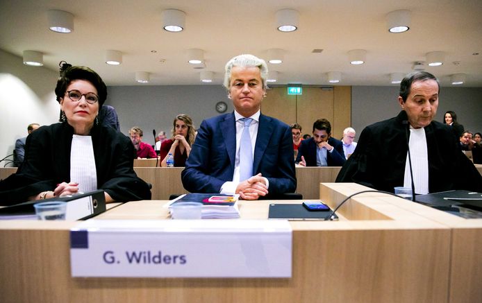 Geert Wilders in de rechtbank van het Justitieel Complex Schiphol voor de hervatting in het proces.