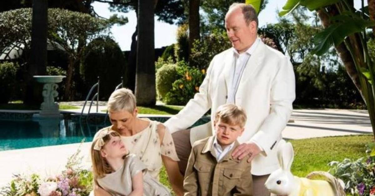 Questa è la cache réellement derrière cette foto di Charlène de Monaco et sa famille |  monarchie