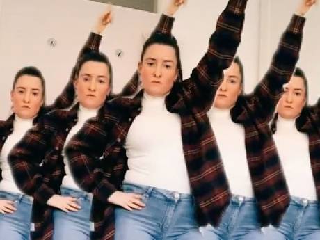 Gabriëlle (31) blaast TikTok omver met haar dansjes op bekende tv-tunes