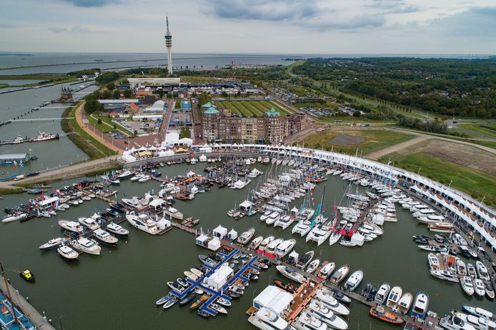 Foto uit het archief van de weede editie van Hiswa te Water in de Bataviahaven in Lelystad.