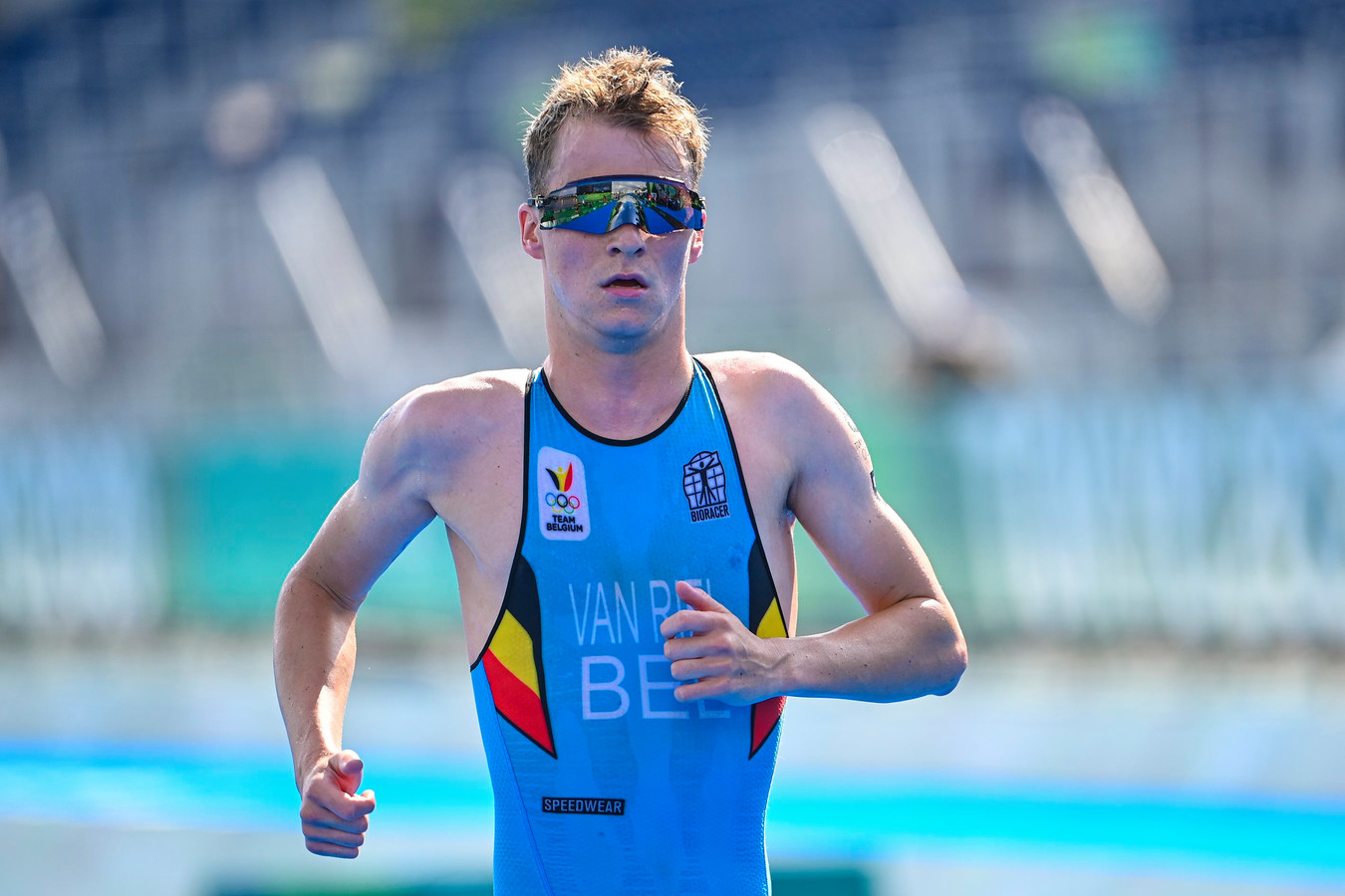 Fenomenale Marten Van Riel wint halve Ironman van Dubai en strandt op