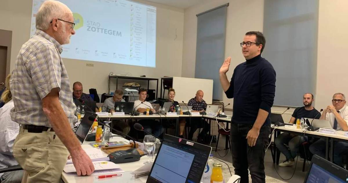 Robin De Cubber legt eed af als gemeenteraadslid | Zottegem | hln.be