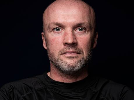 De dood van zijn nichtje Anouk heeft PEC-trainer Dick Schreuder harder gemaakt: ‘Voor klagers heb ik geen tijd meer’