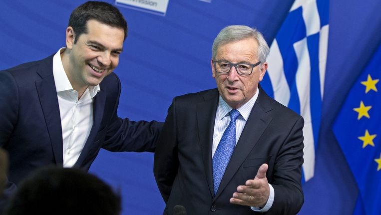 De Griekse premier Alexis Tsipras en voorzitter van de Europese Commissie, Jean-Claude Juncker. Beeld REUTERS