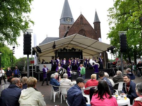 Traditie of festival: het verschil tussen Hemelvaart vieren in stad en dorp