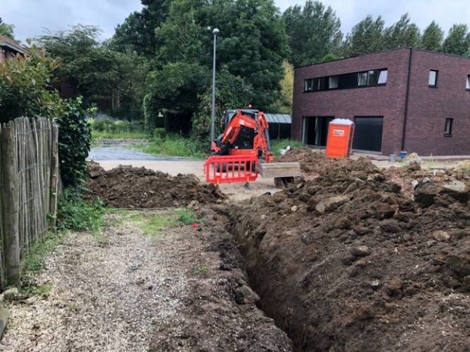 Tom Wauters uit Herent ziet surfvakantie in het water vallen door De Watergroep: “Ze begonnen pardoes te graven voor mijn huis”