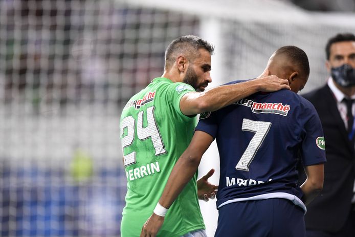 Loïc Perrin haalde Kylian Mbappé in de bekerfinale neer en kreeg rood.