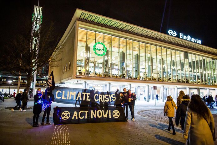 Extinction Rebellion Brabant: Actie tijdens Glow in Eindhoven