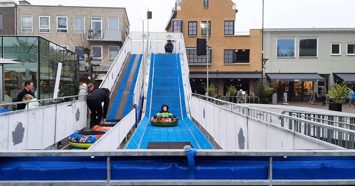 Vinterscener sentralt i Osse med isklatrevegg og rørbane |  Osseo