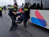 Politie pakt demonstranten op bij blokkade in Nijmegen