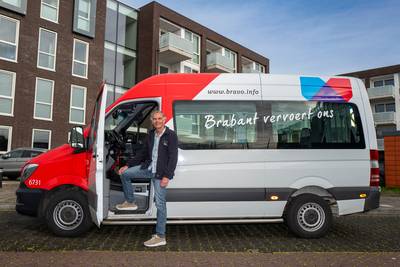 Deze mannen hadden ooit mooie banen en zitten nu met veel genoegen achter het stuur van de buurtbus