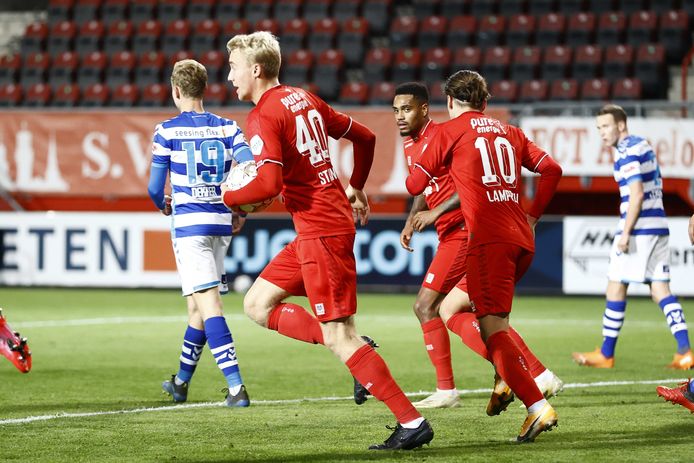 Invaller en debutant Casper Staring bracht FC Twente dinsdagavond met zijn goal terug in de wedstrijd.