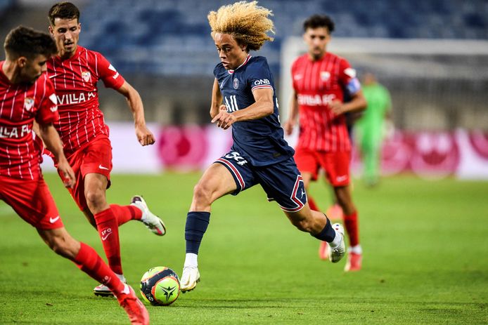 Xavi Simons in het shirt van PSG.