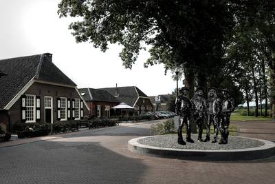 Normaal: eeuwig høken in brons