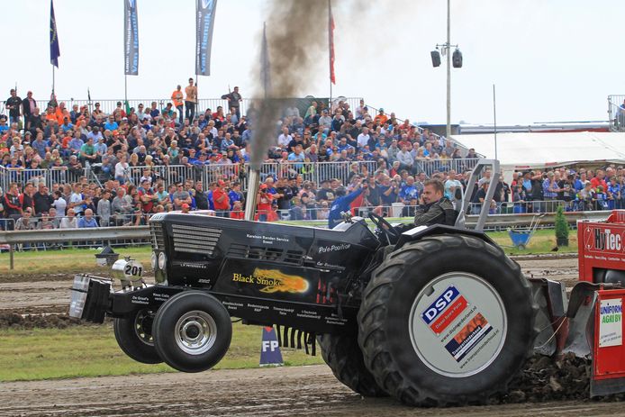 Oudenhoorn Maakt Zich Op Voor Tractor Pulling Opschuiven Baan Was ‘megaklus Voorne Aan Zee 