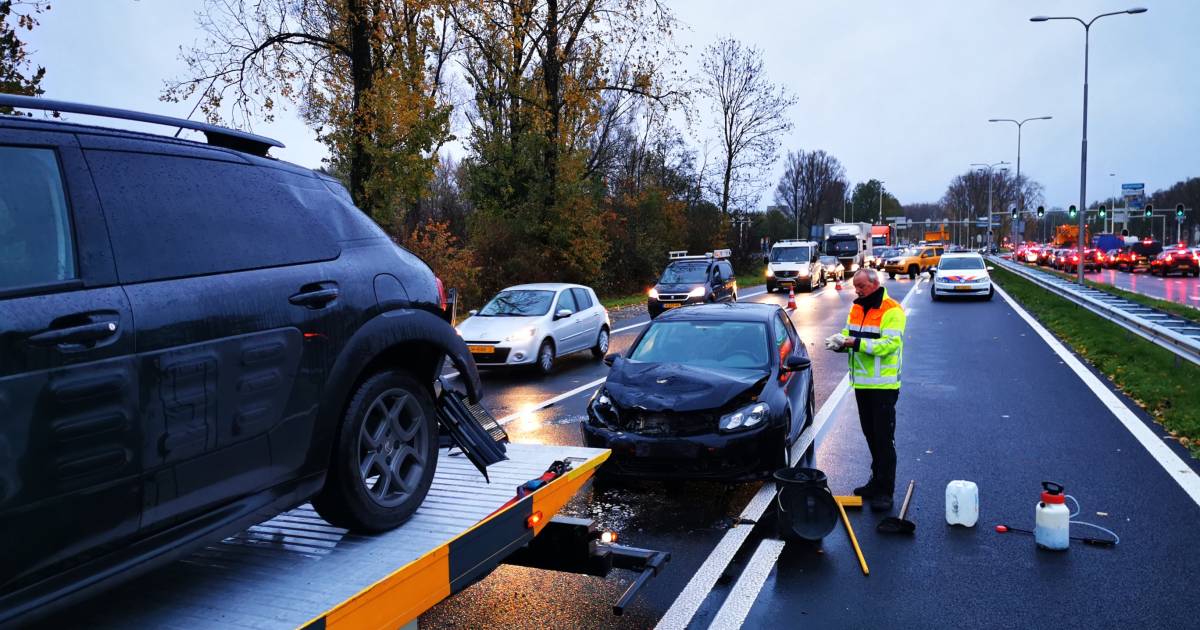 Lange file op Pleyroute bij Arnhem na ongeluk in drukke ochtendspits.