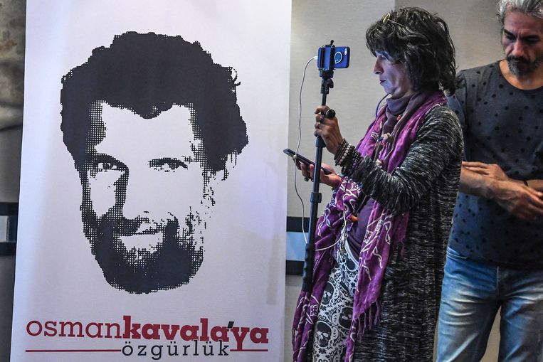 Een actie in 2018 om de Turkse zakenman en filantroop Osman Kavala vrij te laten uit voorarrest. Nu hebben westerse landen het voor hem opgenomen.  Beeld AFP
