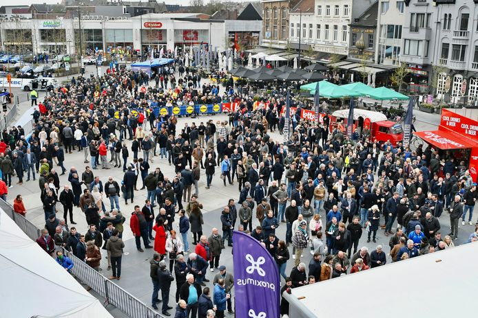 Dwars door Vlaanderen: start in Roeselare.