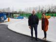 Voorzitter Jens De Wael en communicatieverantwoordelijke Maja Cools in het vernieuwde recyclagepark van Ibogem.