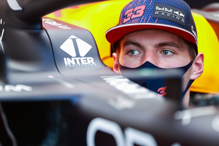 Twee weken na hun aanvaring staan Verstappen en Hamilton ...