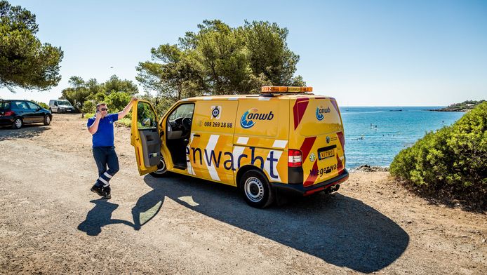 Pa Brullen De Pech op de weg in Frankrijk, daar is de ANWB! | Reizen | AD.nl