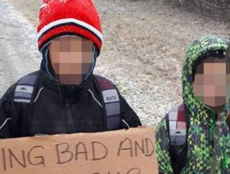 Moeder laat haar zonen 7 km in vrieskou naar school wandelen: "Zo zullen ze hun lesje wel leren"