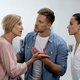 Wat moet je doen als je schoonmoeder je het leven zuur maakt? ‘Probeer in dialoog te gaan’